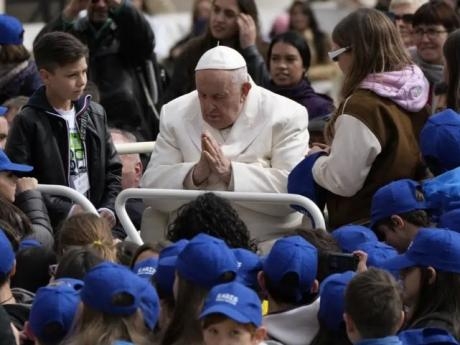 Vatican: Pope to leave hospital on Saturday, eats pizza